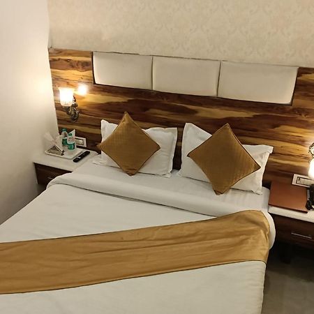 Hotel D Plaza Zirakpur Kültér fotó