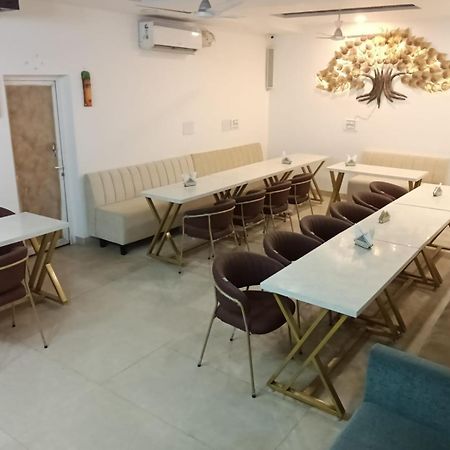 Hotel D Plaza Zirakpur Kültér fotó