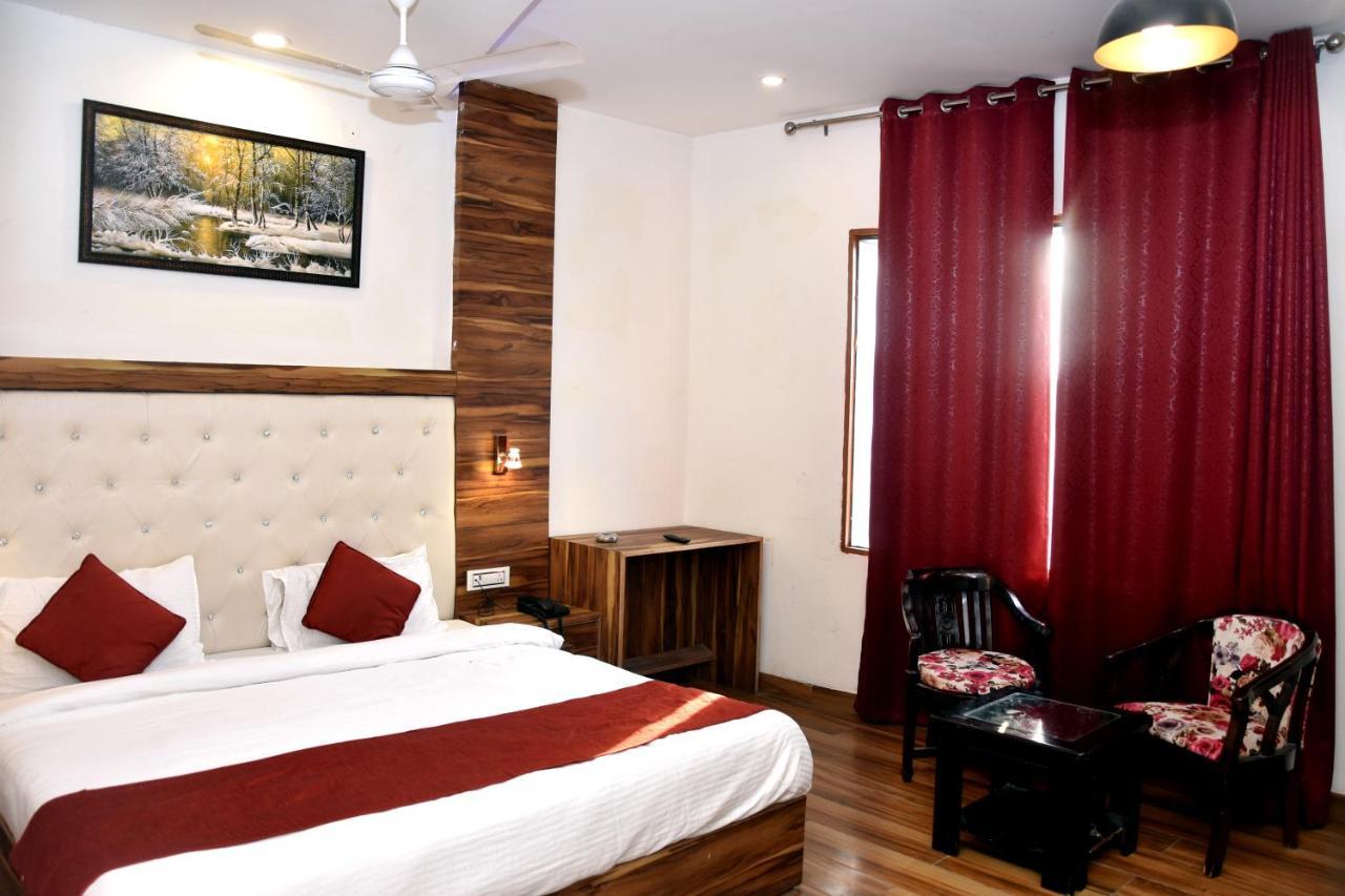Hotel D Plaza Zirakpur Kültér fotó