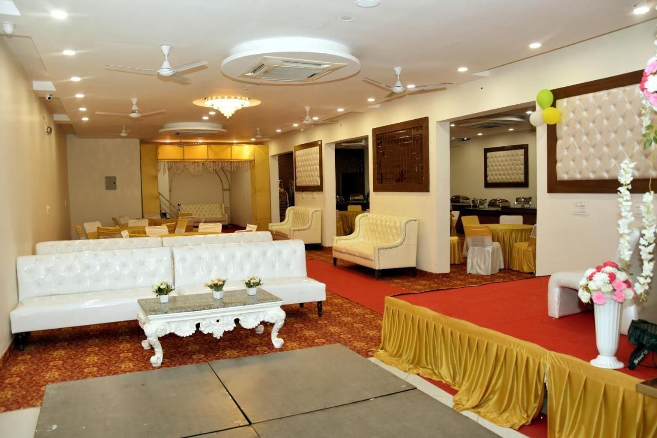 Hotel D Plaza Zirakpur Kültér fotó