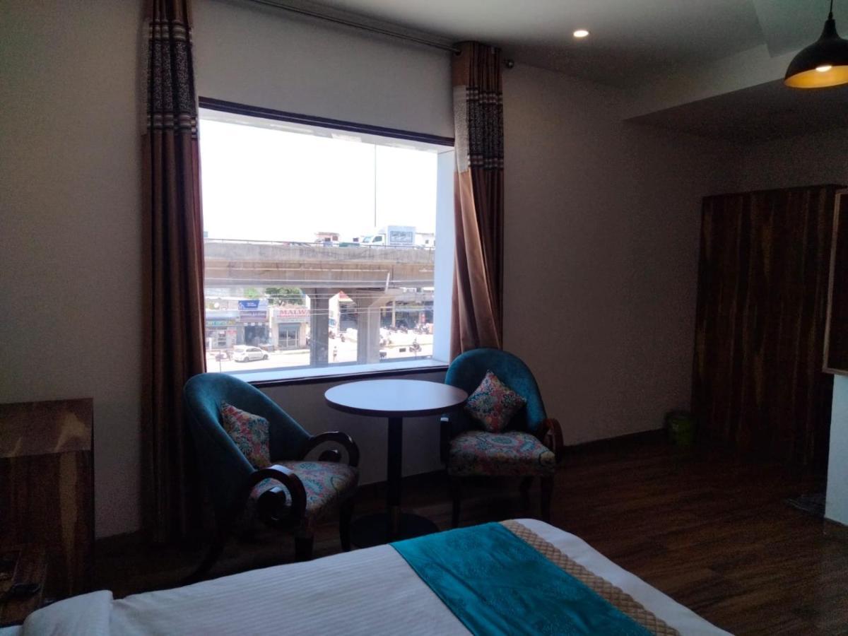 Hotel D Plaza Zirakpur Kültér fotó
