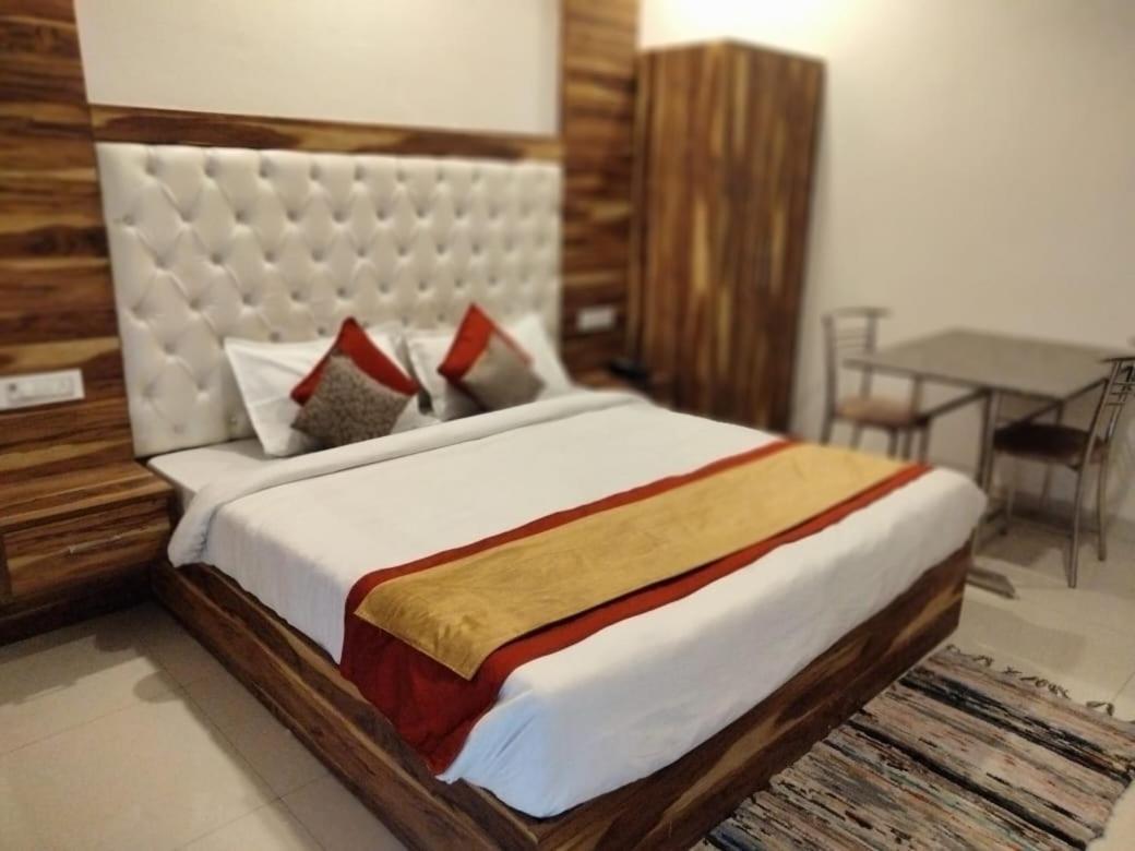 Hotel D Plaza Zirakpur Kültér fotó