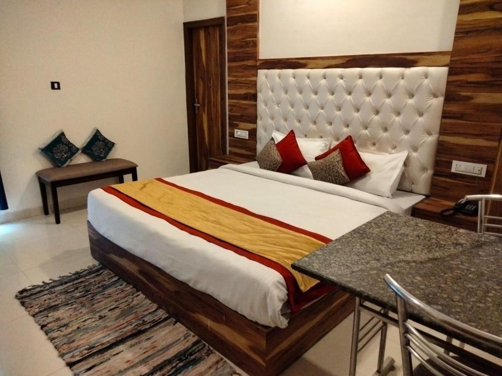 Hotel D Plaza Zirakpur Kültér fotó