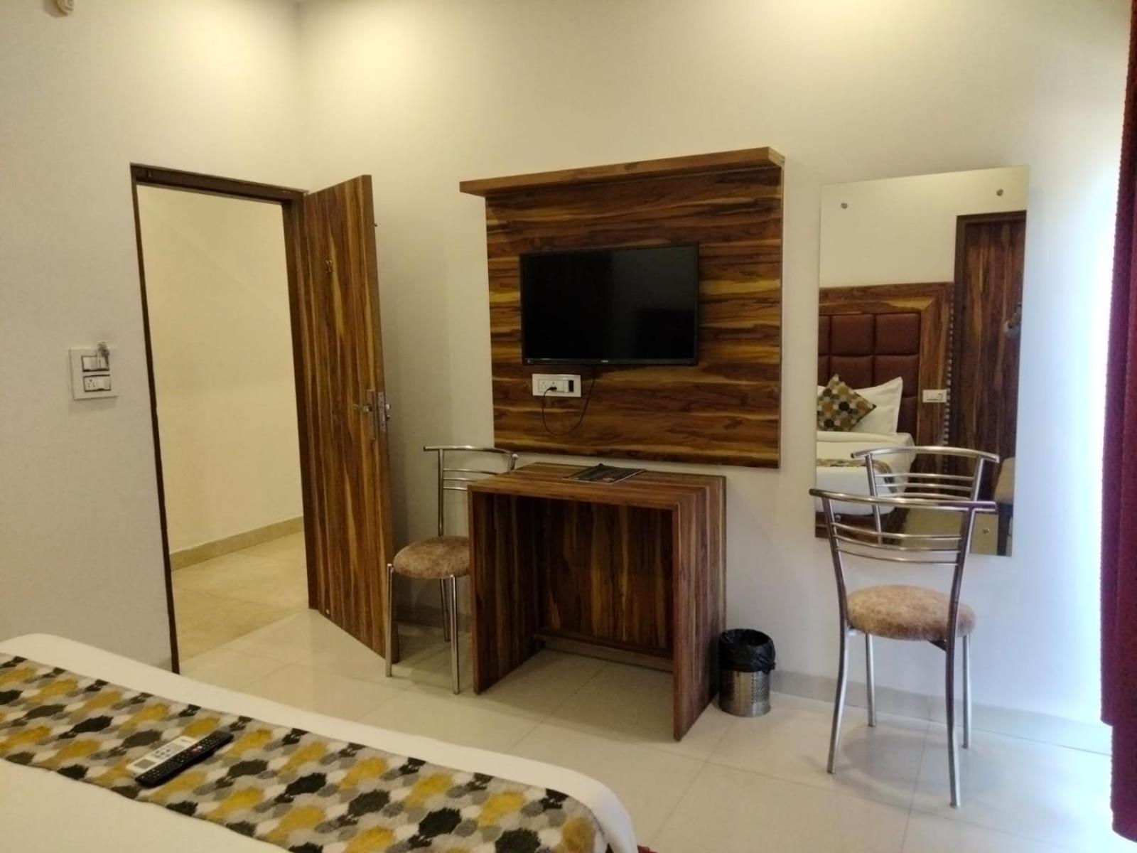 Hotel D Plaza Zirakpur Kültér fotó