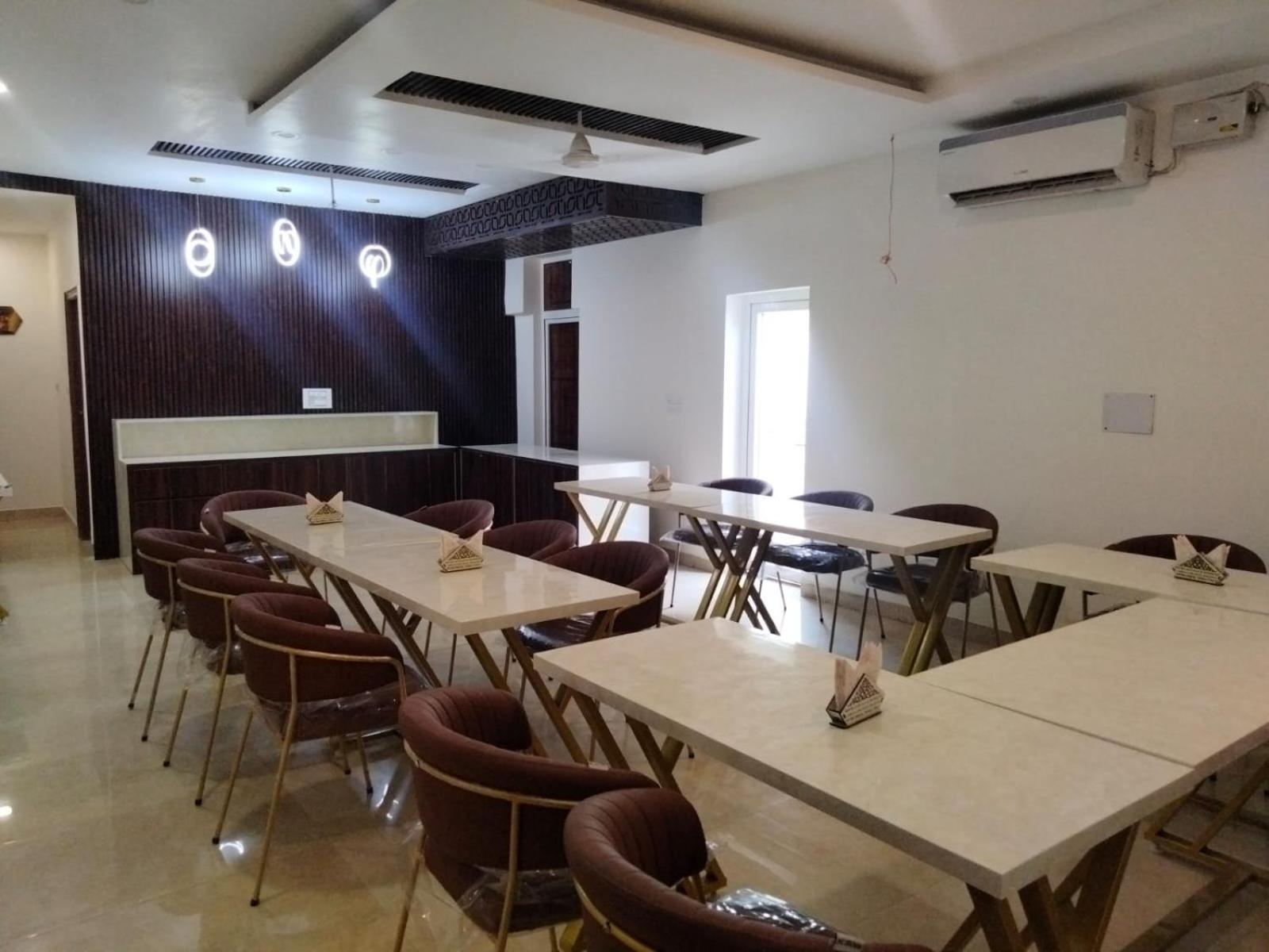 Hotel D Plaza Zirakpur Kültér fotó