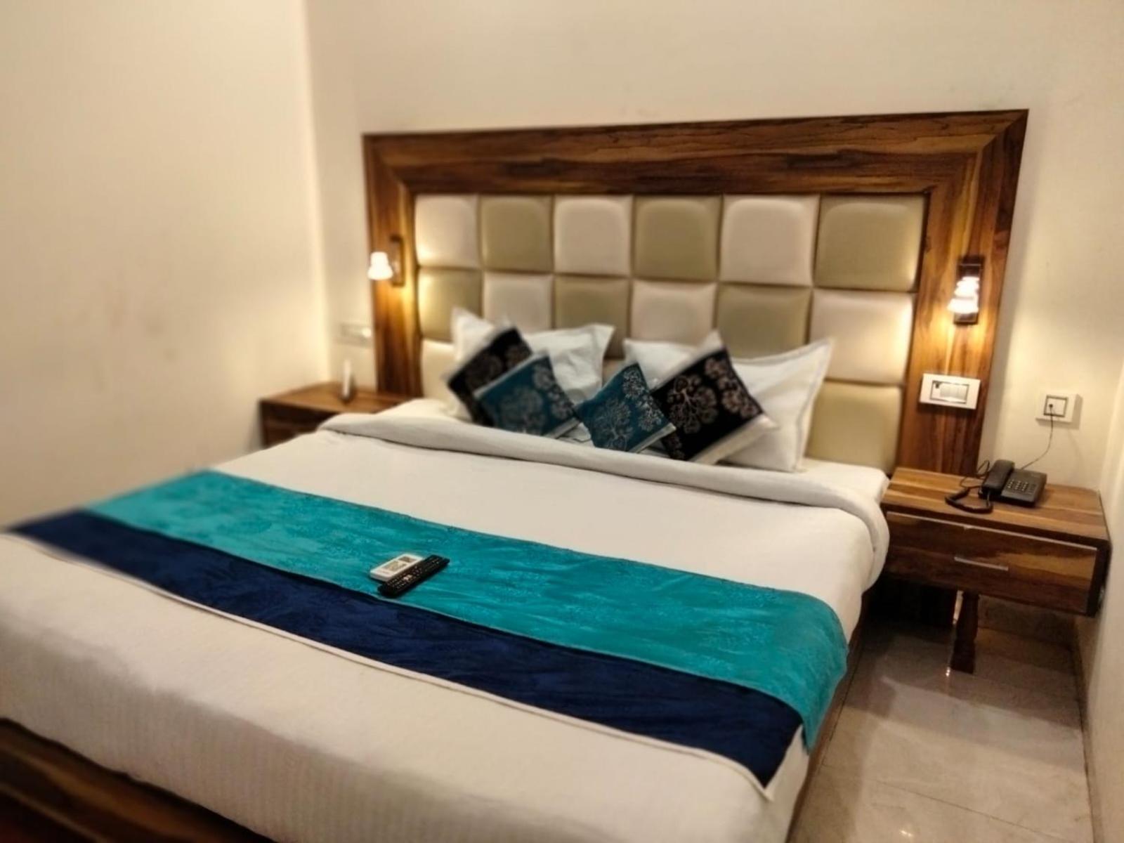 Hotel D Plaza Zirakpur Kültér fotó
