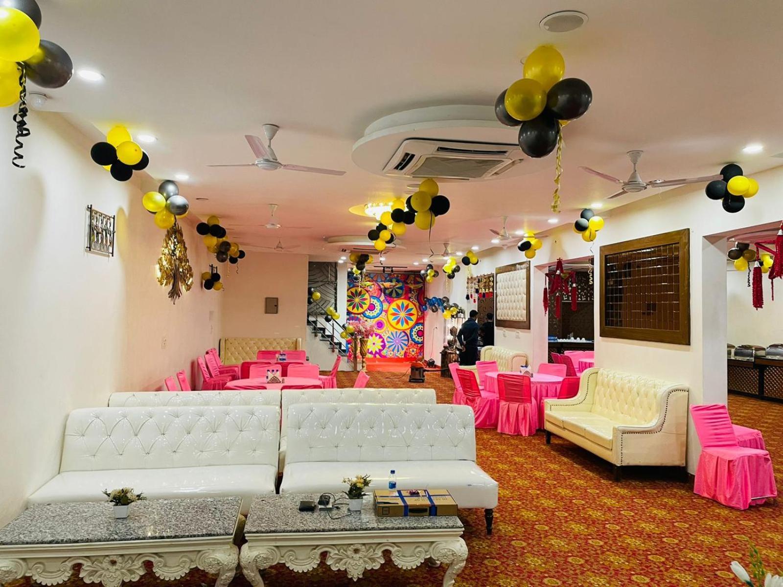 Hotel D Plaza Zirakpur Kültér fotó