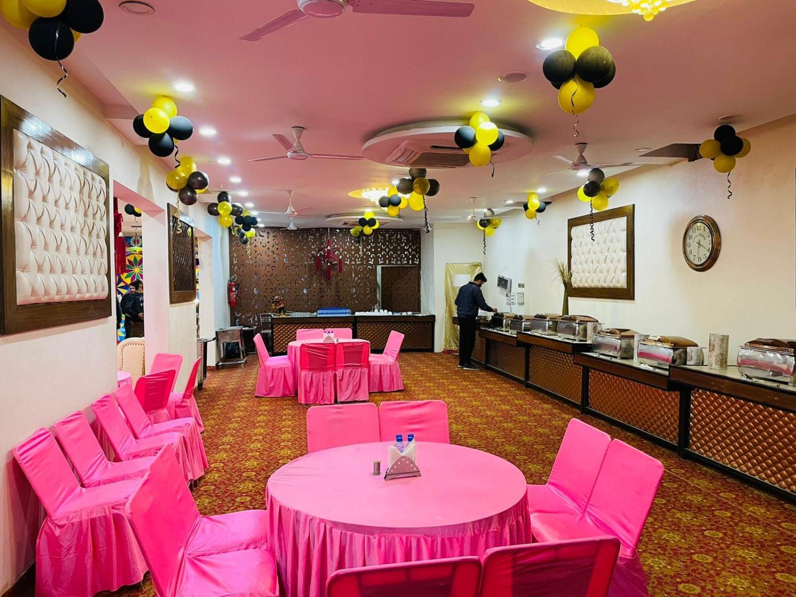 Hotel D Plaza Zirakpur Kültér fotó