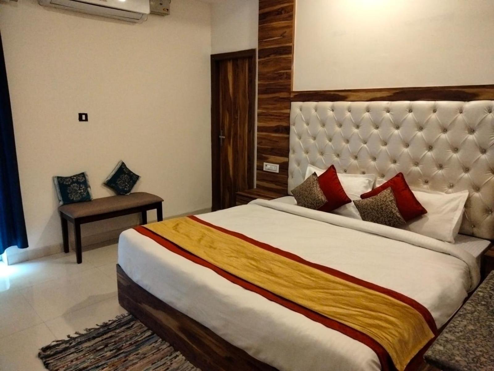 Hotel D Plaza Zirakpur Kültér fotó
