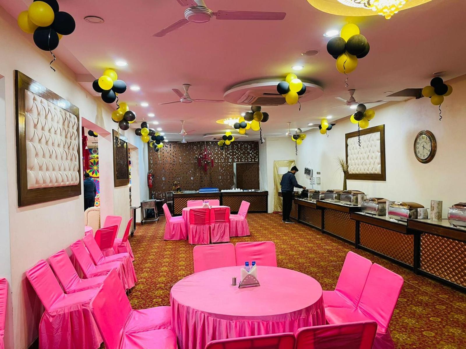 Hotel D Plaza Zirakpur Kültér fotó