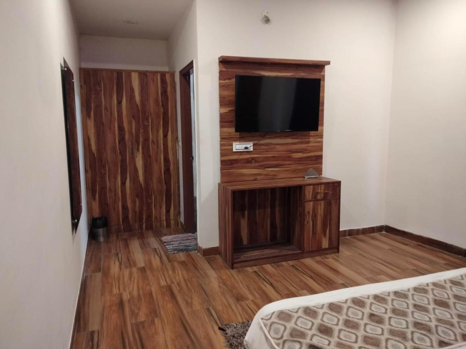 Hotel D Plaza Zirakpur Kültér fotó