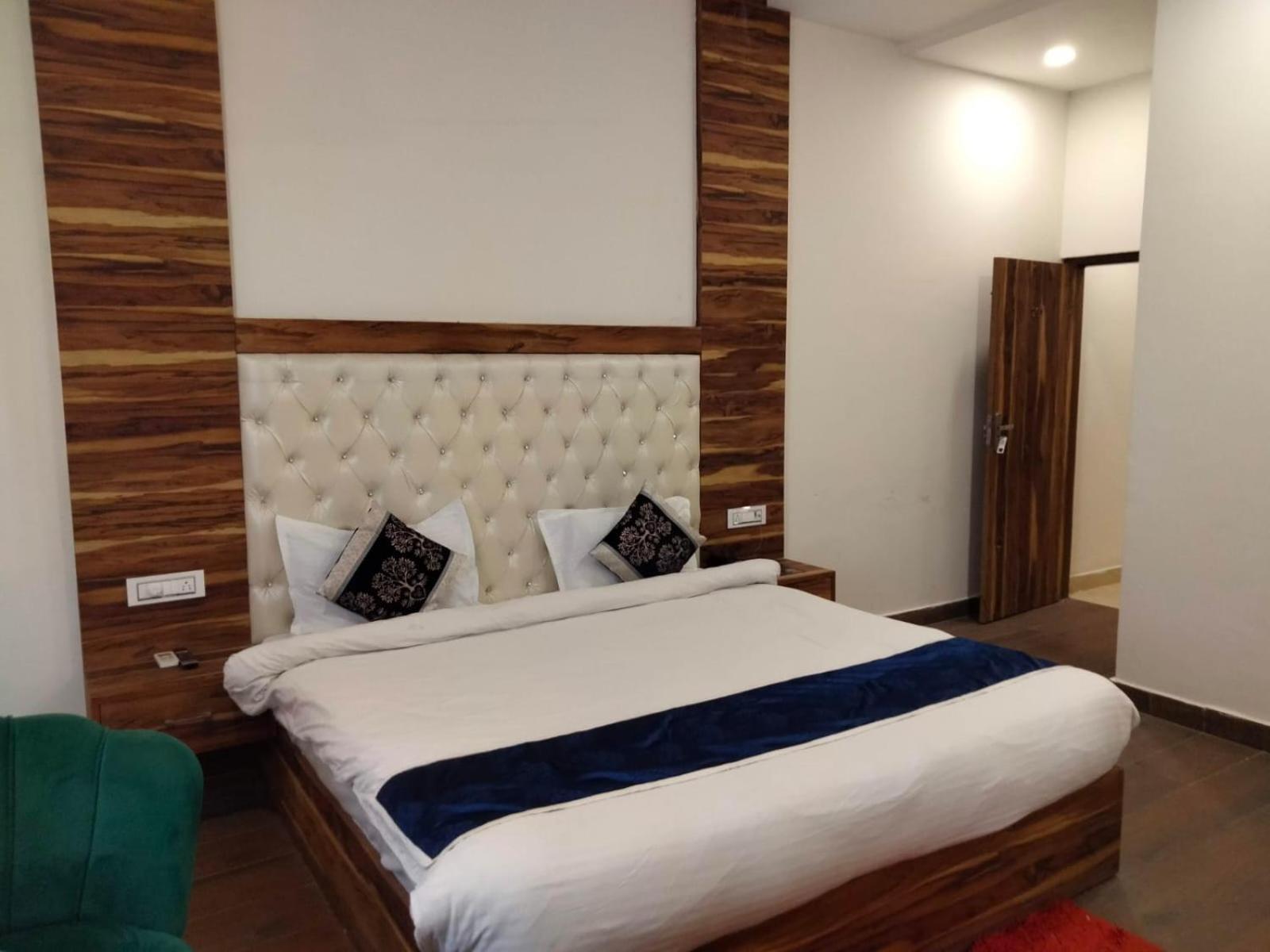 Hotel D Plaza Zirakpur Kültér fotó