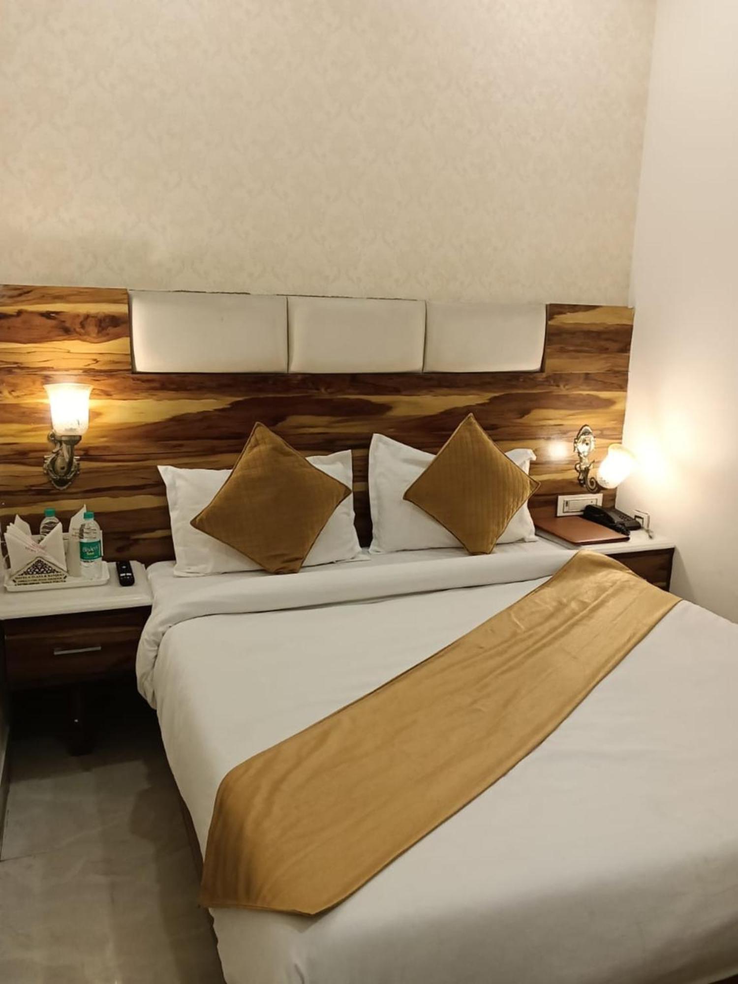 Hotel D Plaza Zirakpur Kültér fotó