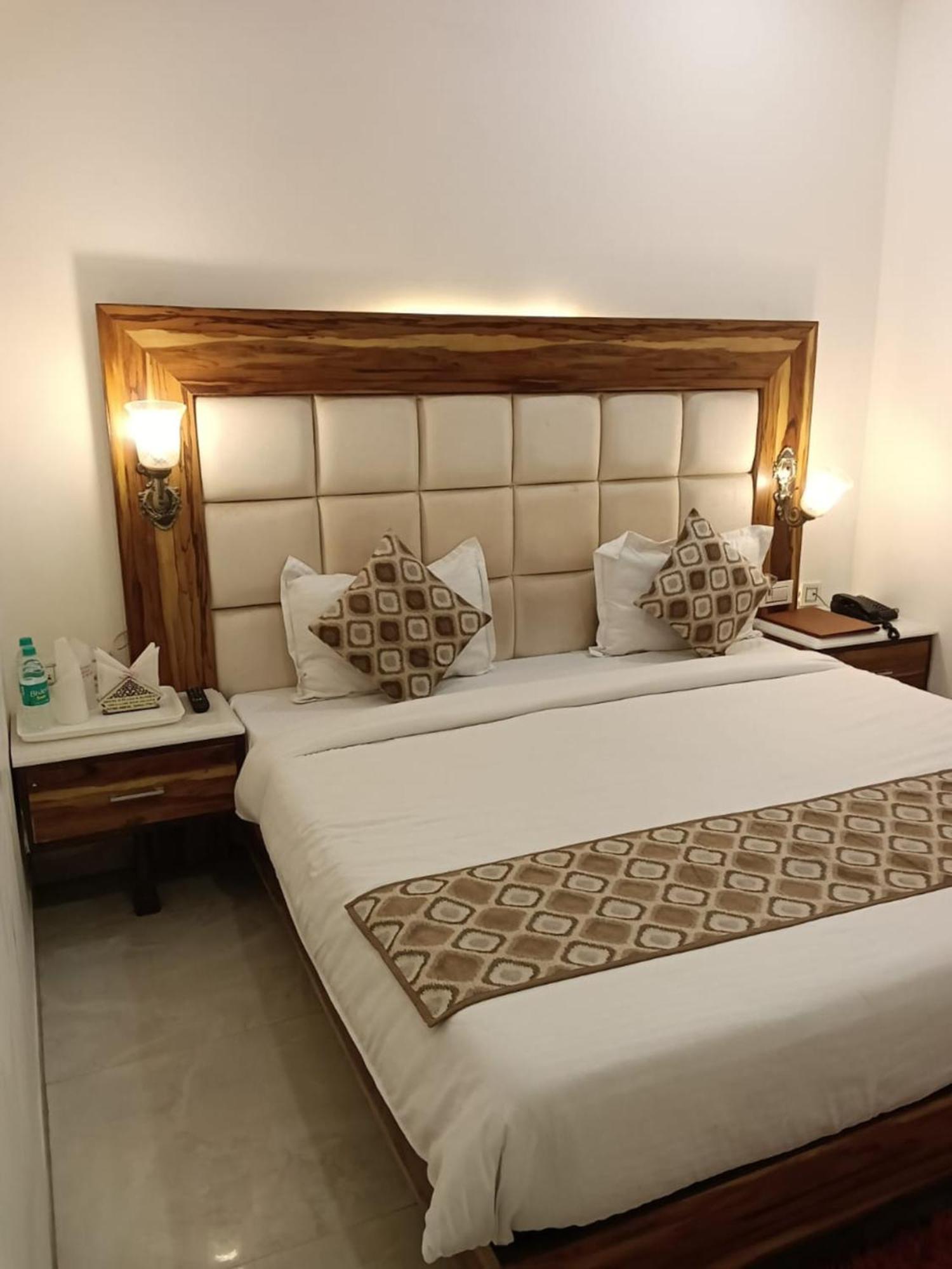 Hotel D Plaza Zirakpur Kültér fotó
