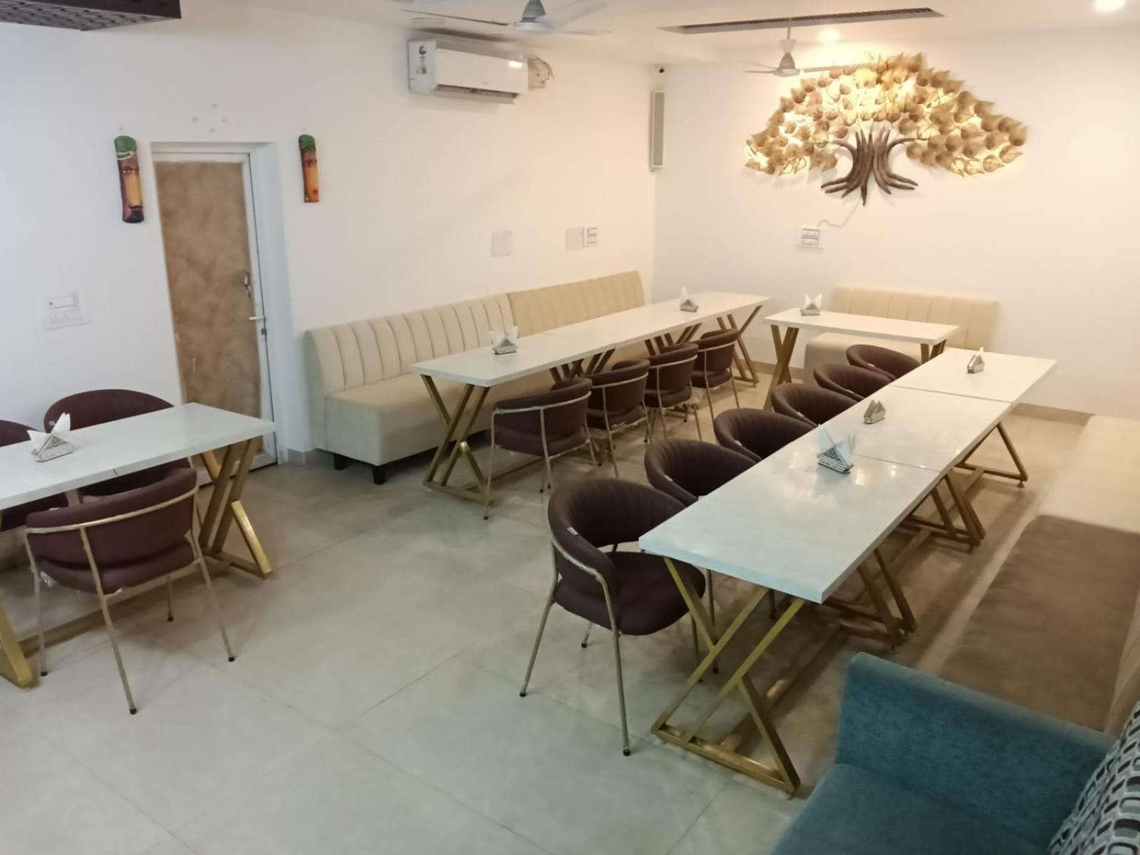 Hotel D Plaza Zirakpur Kültér fotó