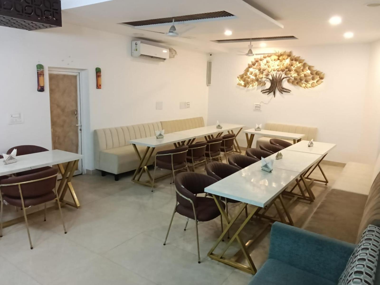 Hotel D Plaza Zirakpur Kültér fotó