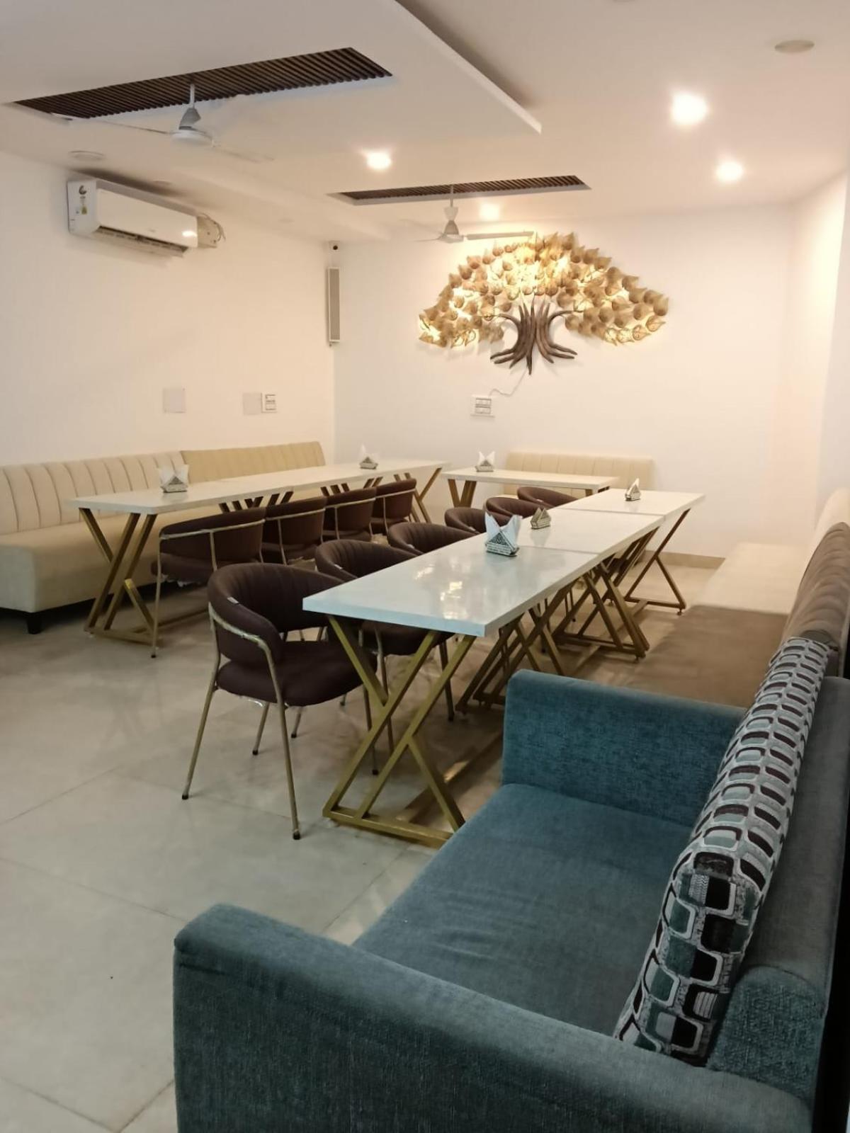 Hotel D Plaza Zirakpur Kültér fotó