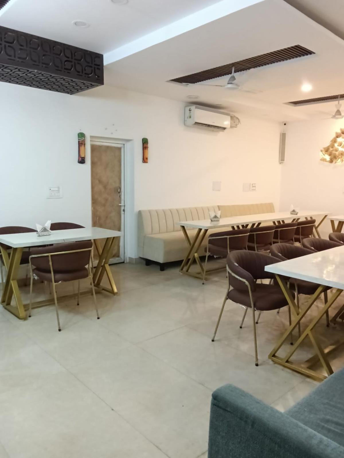 Hotel D Plaza Zirakpur Kültér fotó